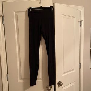 LULU LEMON UNDER WUNDER SIZE 6